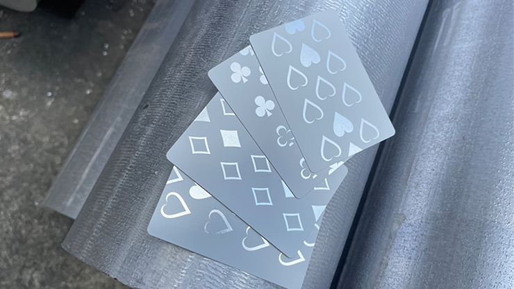 Curved Mirror Playing Cards – Card-Addiction.com